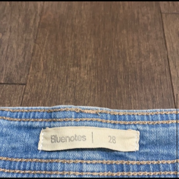 Light wash denim shorts - Picture 3 of 3